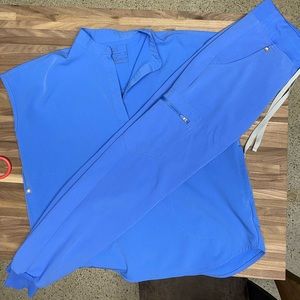 Figs Ceil Blue XS Rafaela oversized scrub top & XS Zamora joggers